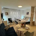 Estudio Moderno 100 Metros De La Playa Διαμέρισμα *